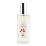 Usar el Spray Perfume de Ambiente SENTIRNOS EN CASA es un método rápido y efectivo para perfumar todos los rincones de casa. Aroma frutal.
