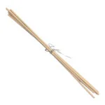 Varillas de rattán para Mikado 25cm. Unidas con un hilo marrón en el centro. Se ven como volcadas.