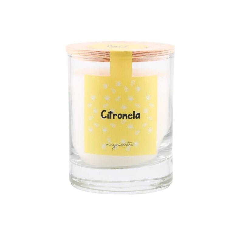 Vela perfumada aroma Citronela Antimosquitos. Etiqueta amarilla, vaso de cristal y tapa de madera.
