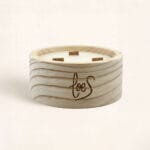 Vela con mechas de madera Mantel Puesto en la Mesa