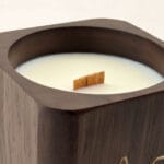 Vela con mecha de madera Villancicos por las Calles cuadrada - Imagen 6